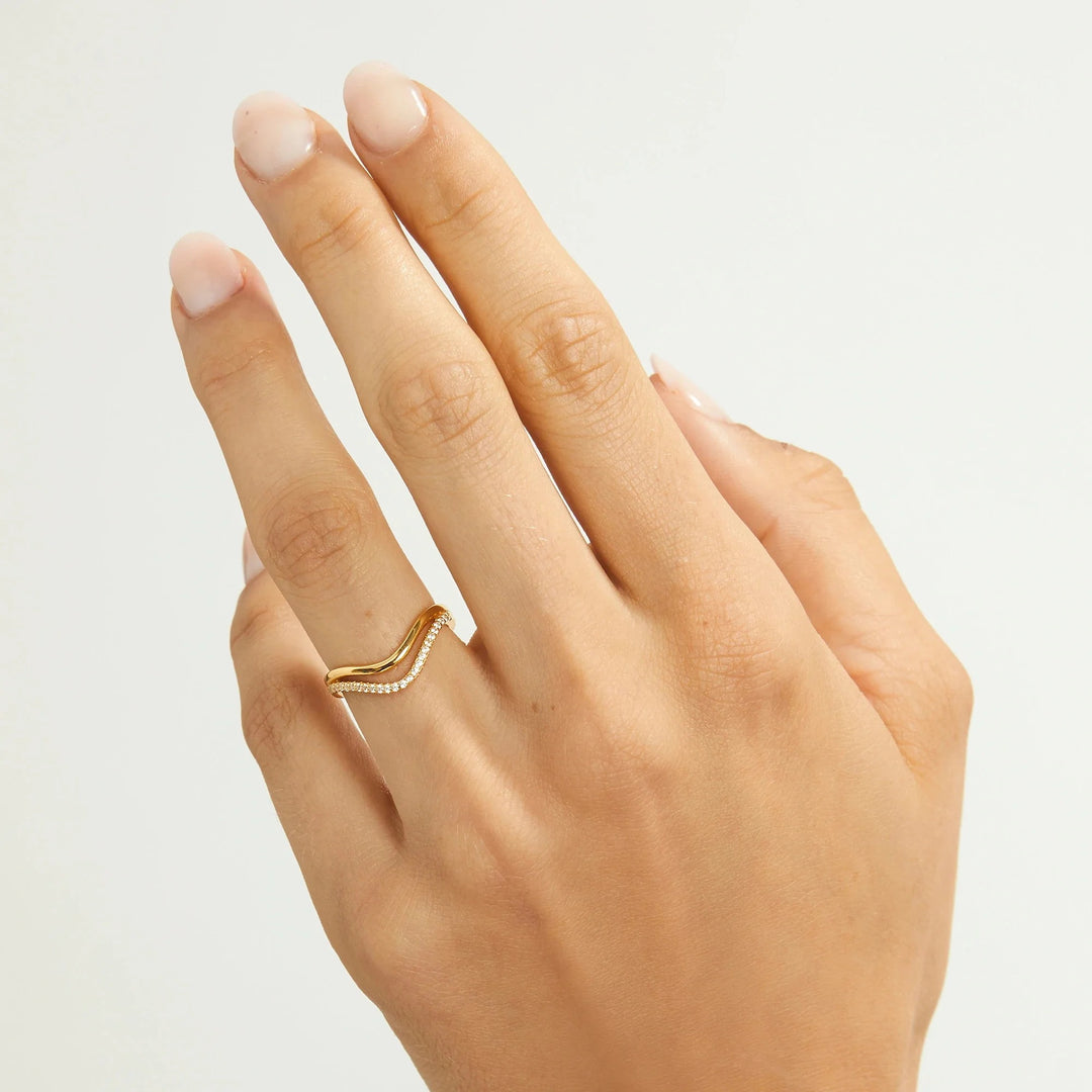 V-shaped Ring for Women – Elegant Silver Jewelry