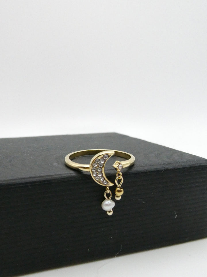 Elegant Gold Moon Ring