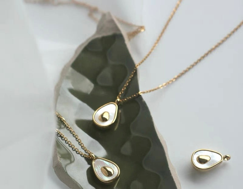 NatureLove Avocado Necklace